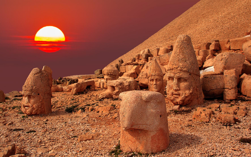 Güneşin Tahtına Kurulduğu Yer: Nemrut Dağı’nın Sırrı Çözülebiliyor mu?