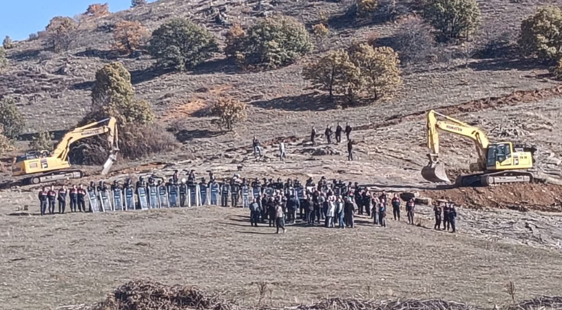 Çorum’da taş ocağı gerilimi: Köylüler jandarma eşliğinde başlatılan çalışmalara karşı direnişte