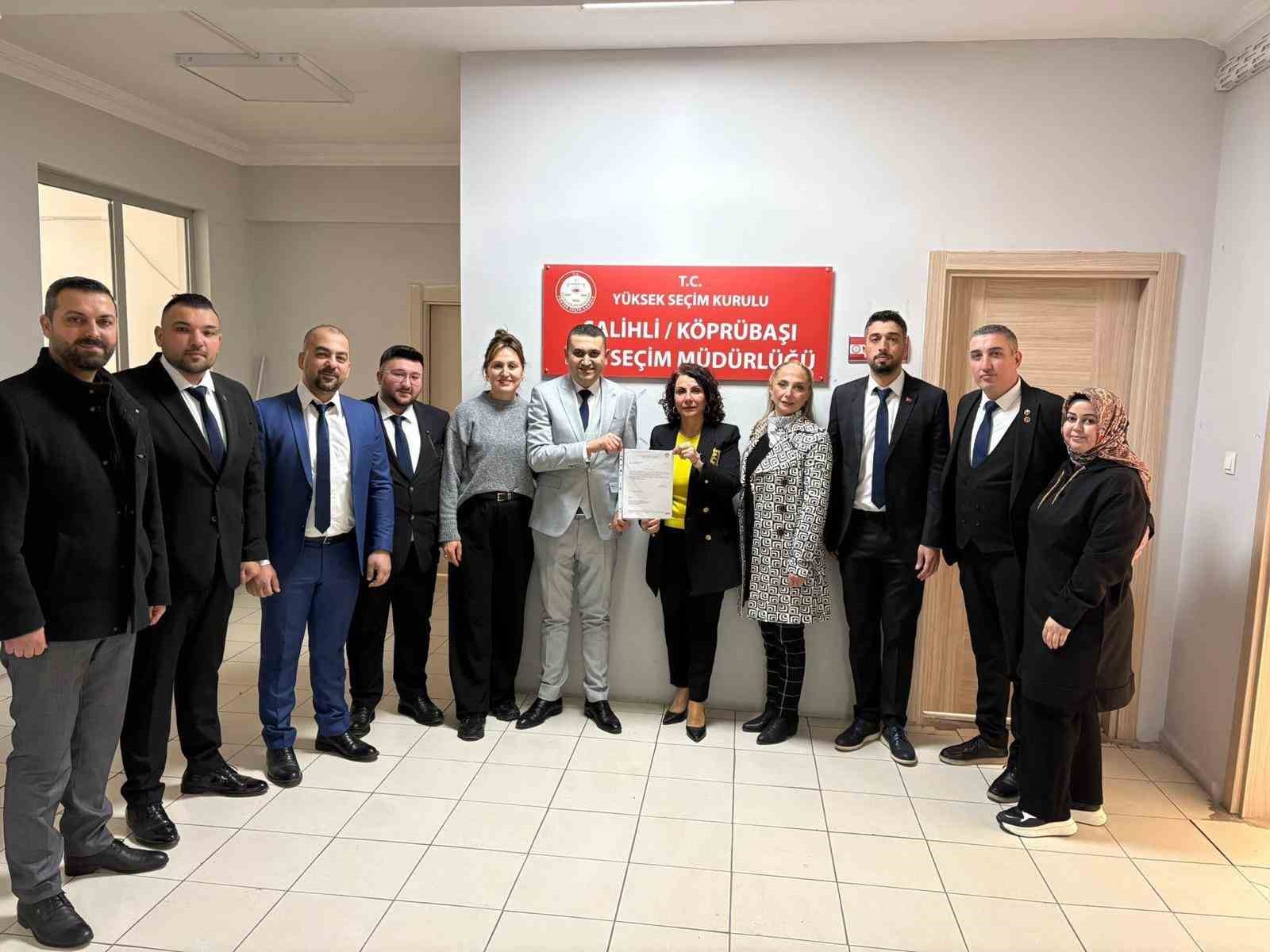 Salihli bakkallarda yeni başkan mazbatasını aldı