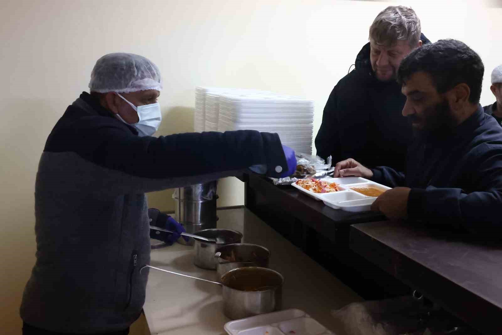 Soğuk havalarda evsizlere BİMEKAN hizmeti