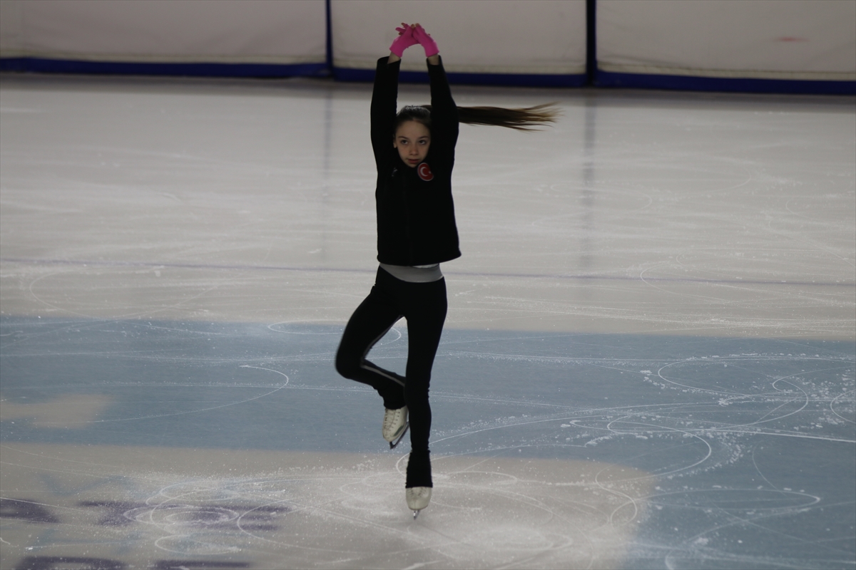 Artistik Buz Pateni Türkiye Şampiyonası, Kocaeli'de başladı