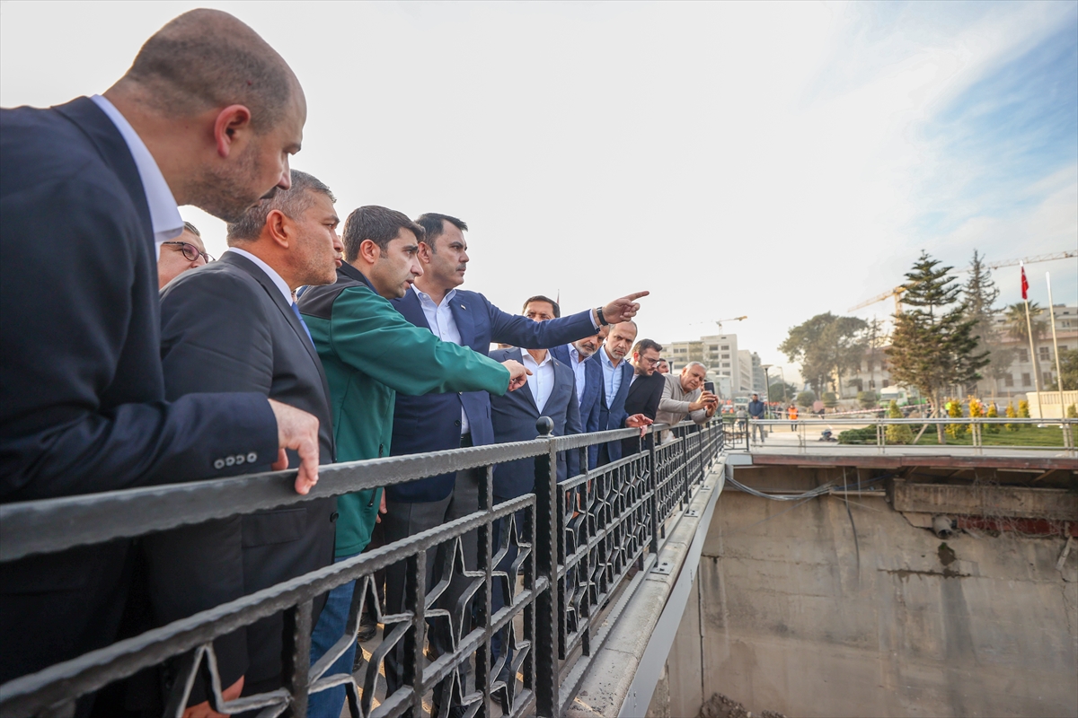 Bakan Kurum, Hatay'da, 455 bininci afet konutu teslimi öncesi incelemelerde bulundu