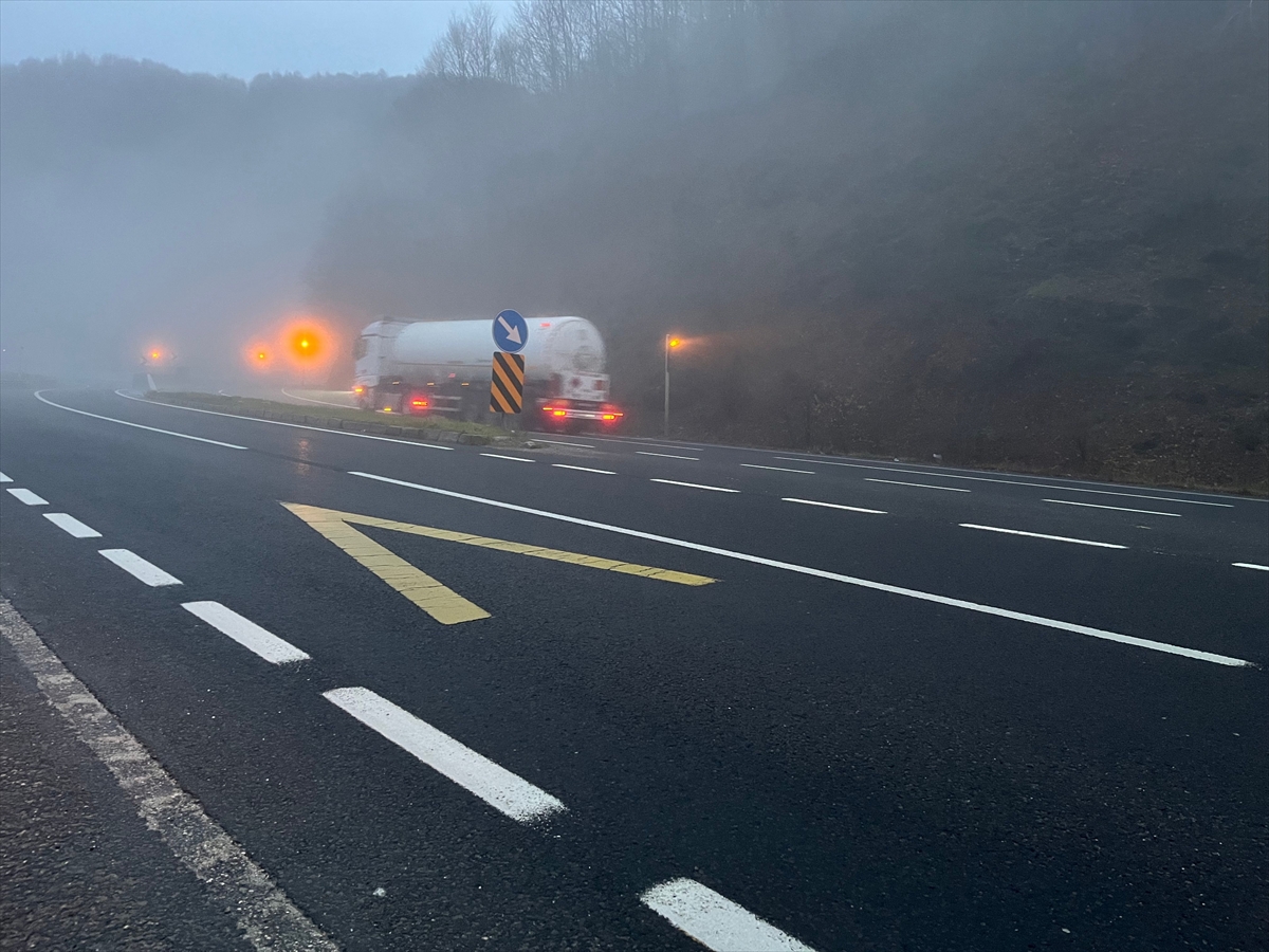 Bolu Dağı'nda sis etkili oldu Bolu Dağı'nda sis etkili oldu