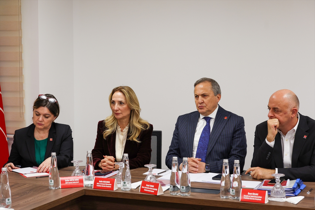 CHP Genel Başkanı Özel, basın toplantısı düzenledi: