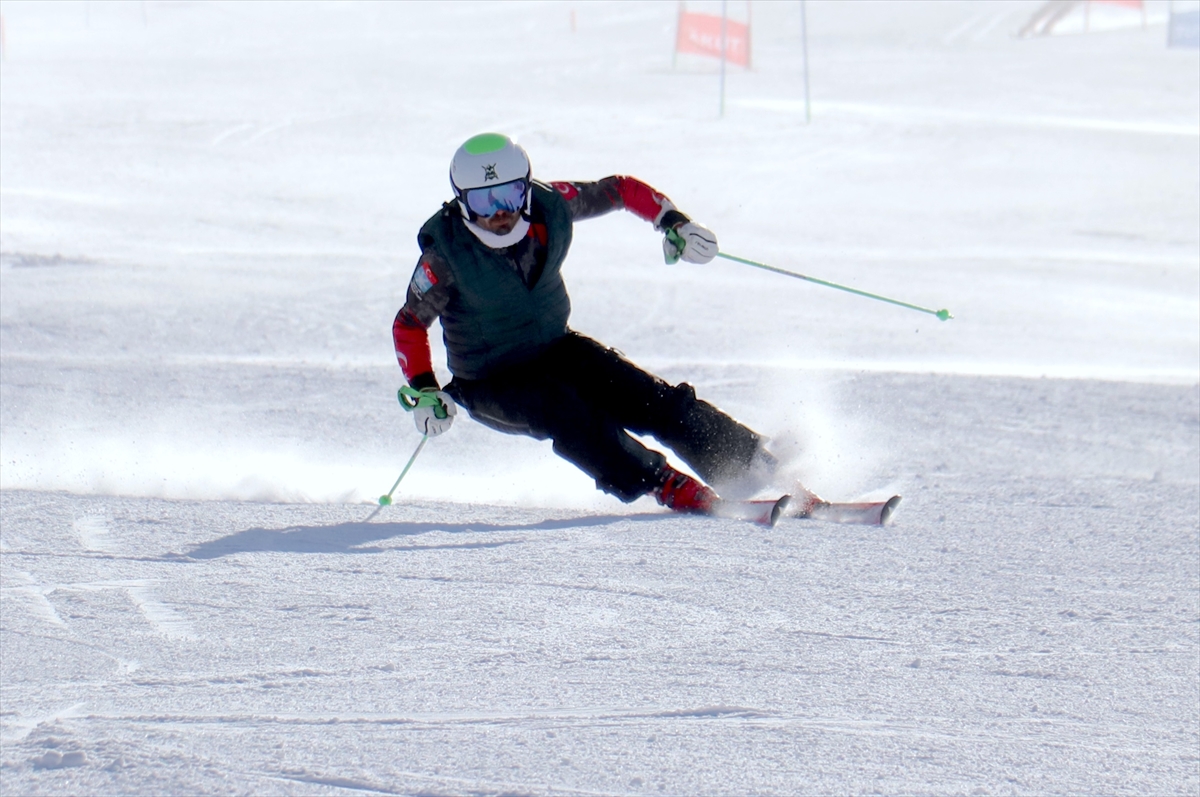 Milli kayakçı Bünyamin Çelik olimpiyat hayaliyle yoğun çalışıyor