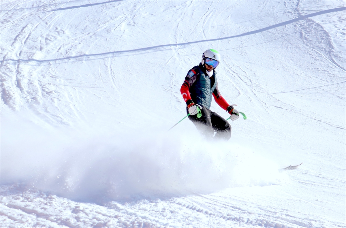 Milli kayakçı Bünyamin Çelik olimpiyat hayaliyle yoğun çalışıyor
