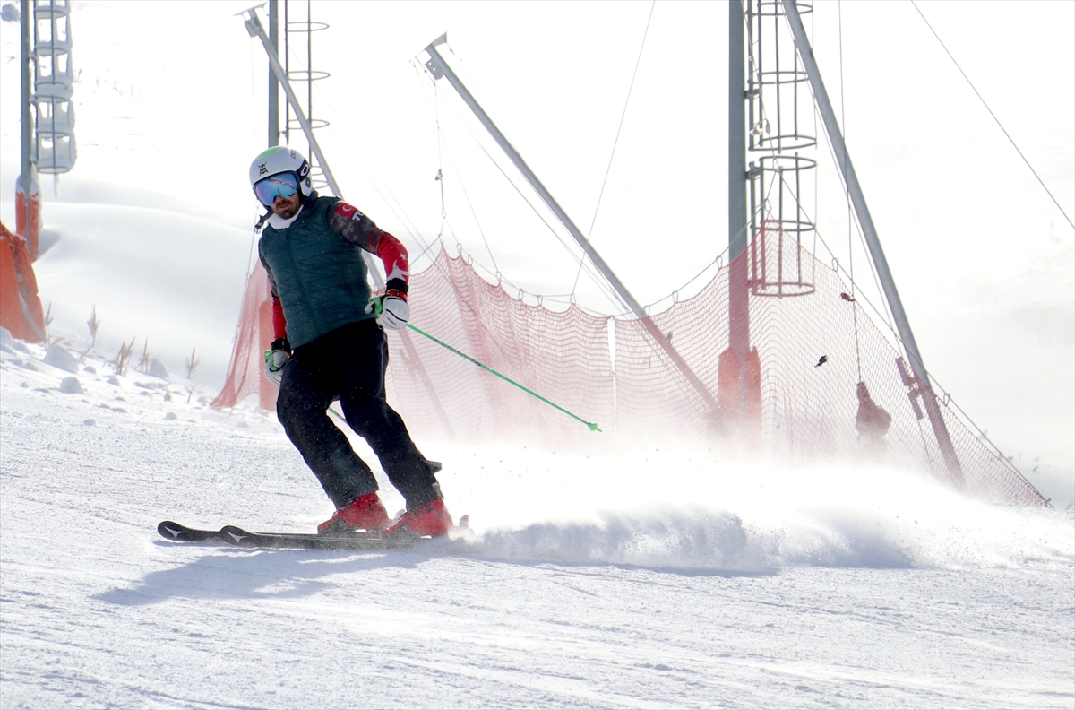 Milli kayakçı Bünyamin Çelik olimpiyat hayaliyle yoğun çalışıyor