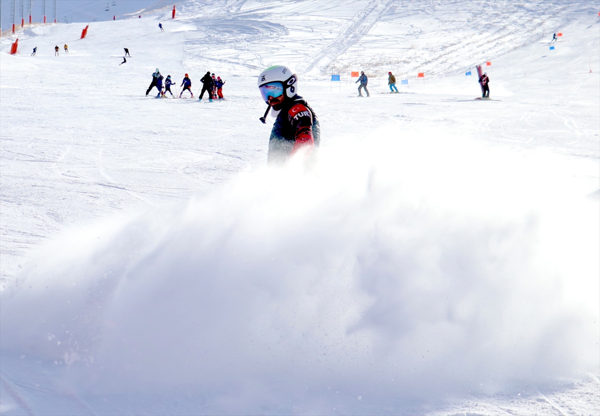 Milli kayakçı Bünyamin Çelik olimpiyat hayaliyle yoğun çalışıyor