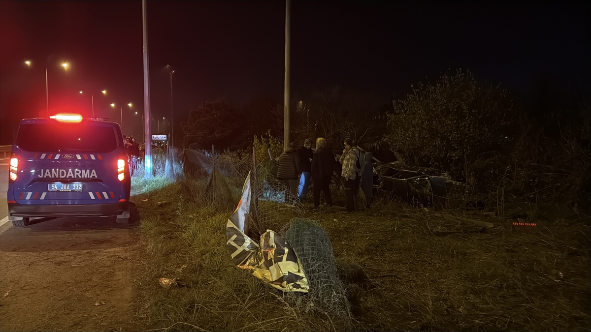 Sakarya’da hafif ticari araç ile otomobilin çarpıştığı kazada 4 kişi yaralandı Sakarya’da hafif ticari araç ile otomobilin çarpıştığı kazada 4 kişi yaralandı