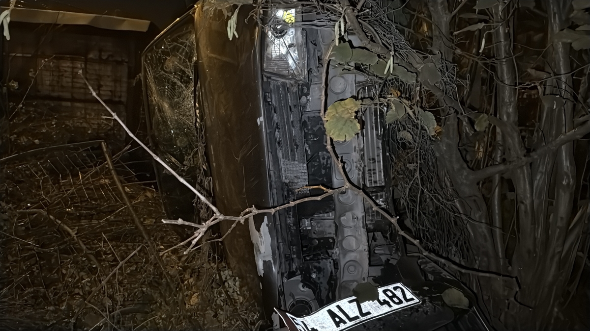 Sakarya’da hafif ticari araç ile otomobilin çarpıştığı kazada 4 kişi yaralandı Sakarya’da hafif ticari araç ile otomobilin çarpıştığı kazada 4 kişi yaralandı