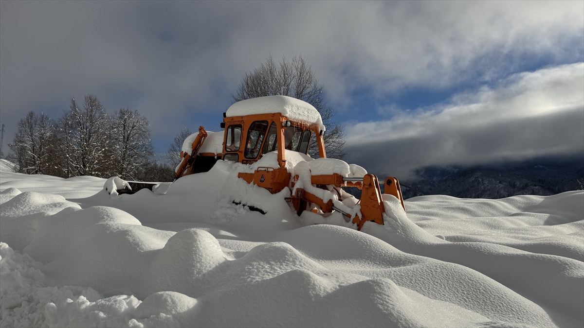 Türkiye’nin biyosfer rezervi alanı Camili Havzası beyaz örtü ile kaplandı
