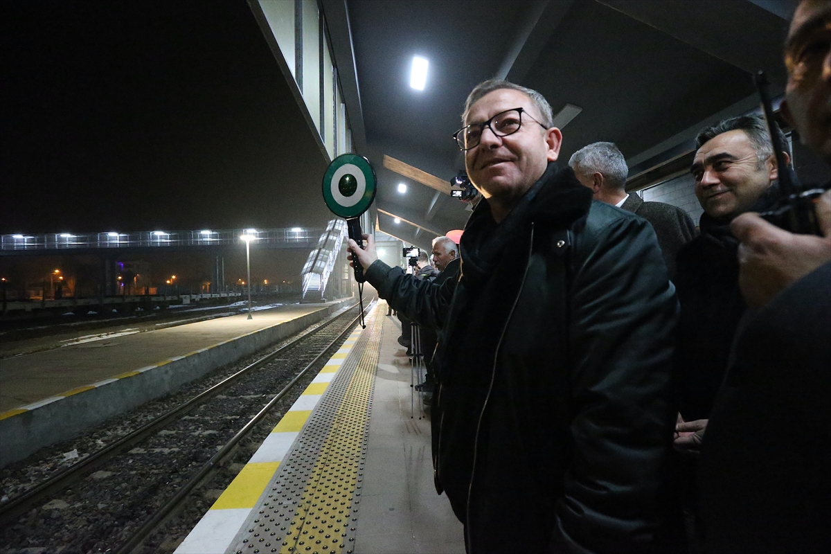 Yeni sezonun ilk seferine çıkan Turistik Doğu Ekspresi son durağı Kars'a ulaştı