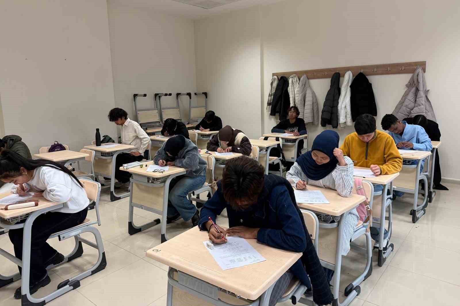 23 farklı ülkeden 111 öğrenci Türkçe eğitimi alıyor
23 farklı ülkeden 111 öğrenci Türkçe eğitimi alıyor