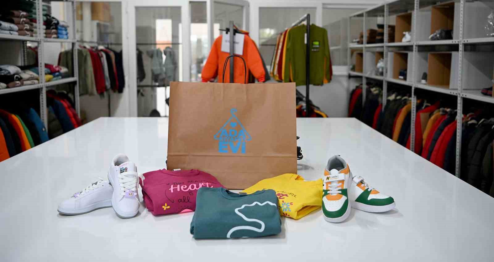 Ada Kıyafet Evi 272 çocuğun yüzünü güldürdü
