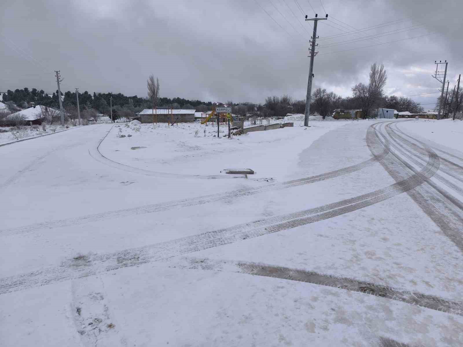 Afyonkarahisar’ın yüksek kesimlerinde kar etkisini gösterdi
