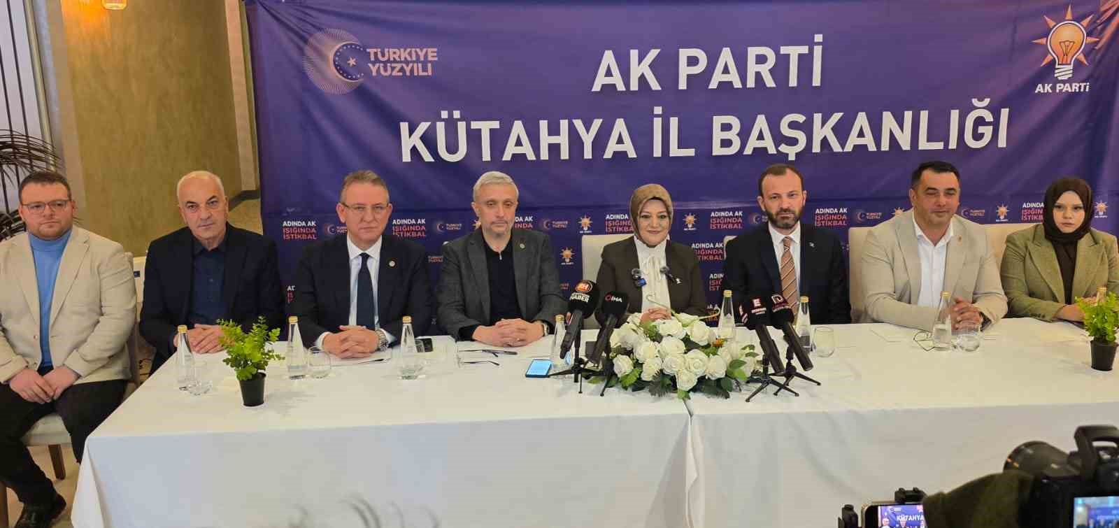 AK Parti Kütahya Teşkilatı’nın 1 yıllık çalışmaları değerlendirildi
AK Parti Kütahya Teşkilatı’nın 1 yıllık çalışmaları değerlendirildi