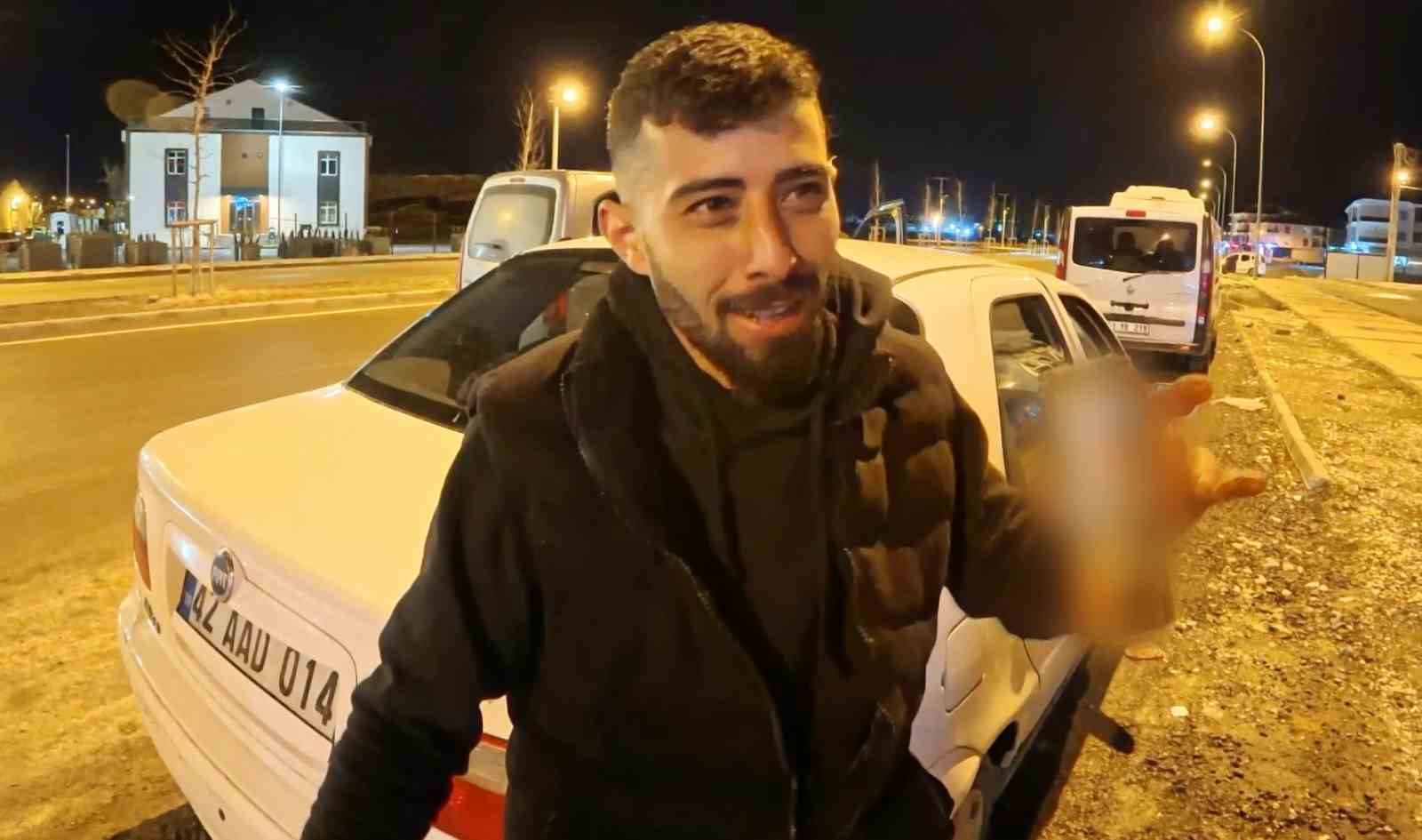 Alkollü araç kullanırken yakalandı, ehliyetine el konulunca araç başında içmeyi sürdürdü
