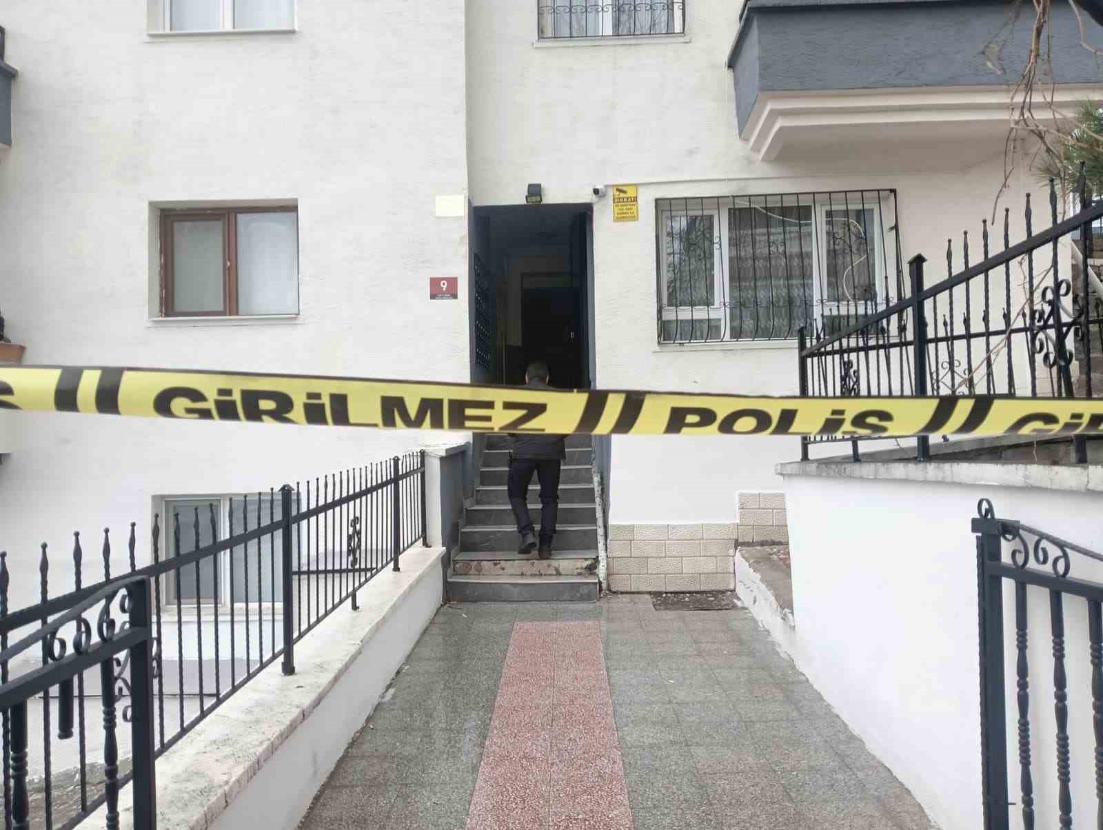 Ankara’da boğularak öldürülen kadın olayıyla ilgili anne ve bir şüpheli gözaltına alındı
Ankara’da boğularak öldürülen kadın olayıyla ilgili anne ve bir şüpheli gözaltına alındı