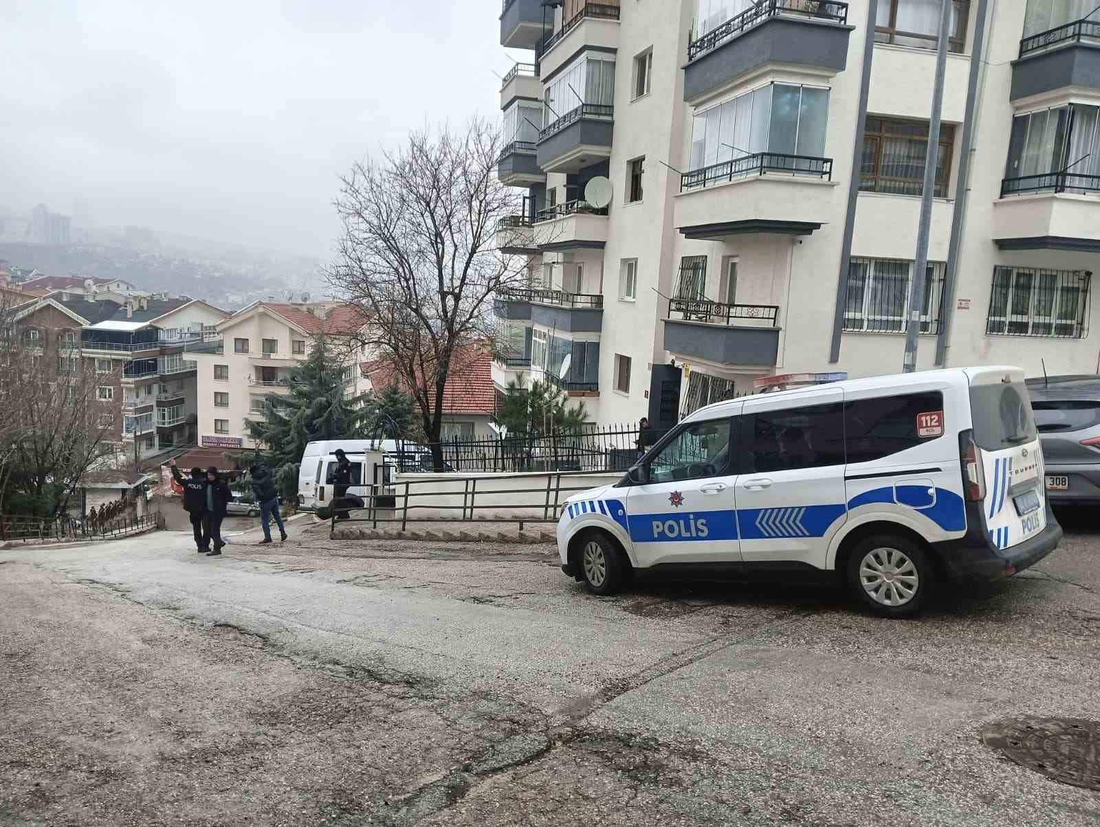 Ankara’da boğularak öldürülen kadın olayıyla ilgili anne ve bir şüpheli gözaltına alındı
Ankara’da boğularak öldürülen kadın olayıyla ilgili anne ve bir şüpheli gözaltına alındı