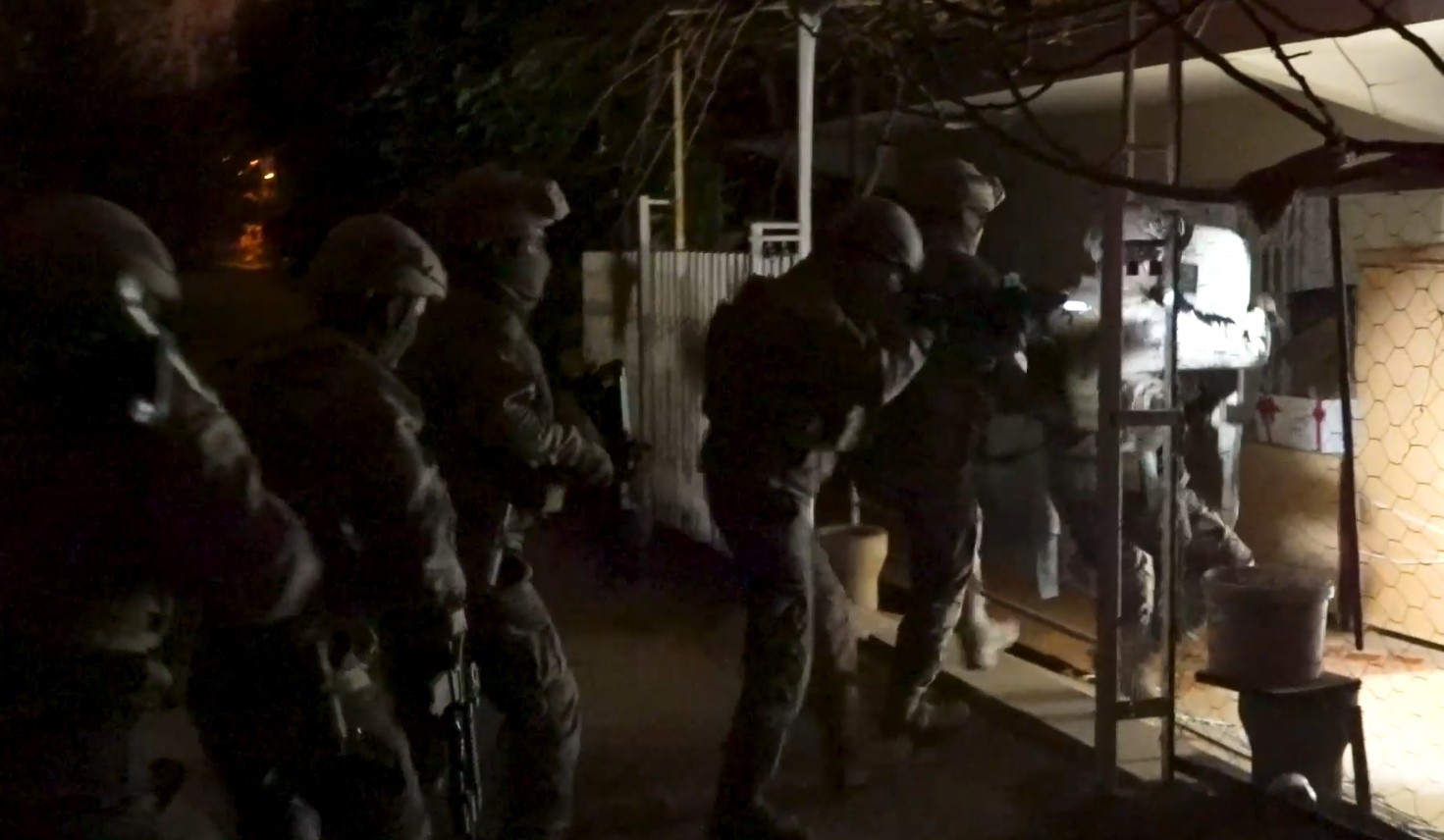 Antalya’da 20 ayrı adrese 150 personelle eş zamanlı operasyon
Antalya’da 20 ayrı adrese 150 personelle eş zamanlı operasyon