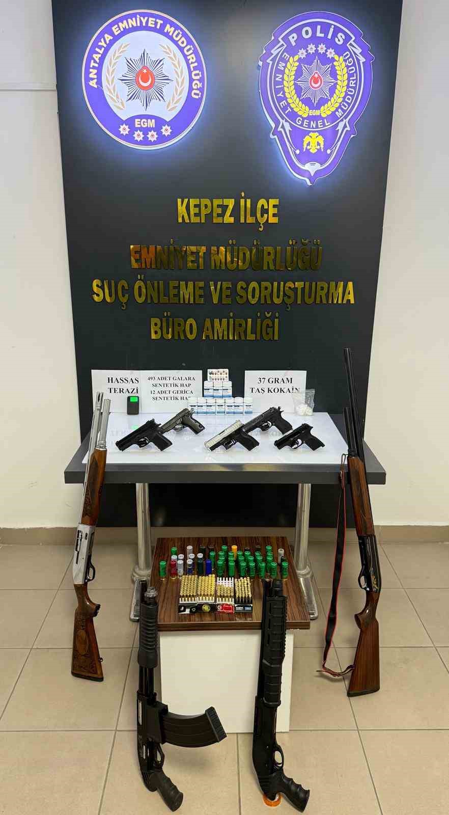 Antalya’da 20 ayrı adrese 150 personelle eş zamanlı operasyon
Antalya’da 20 ayrı adrese 150 personelle eş zamanlı operasyon