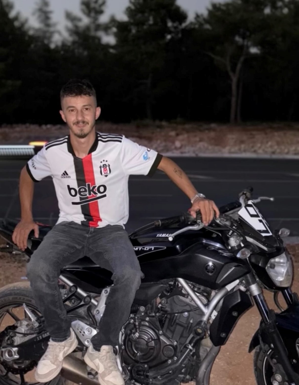 Arkadaşından emanet aldığı motosikletle geçirdiği kazada hayatını kaybetti
Arkadaşından emanet aldığı motosikletle geçirdiği kazada hayatını kaybetti