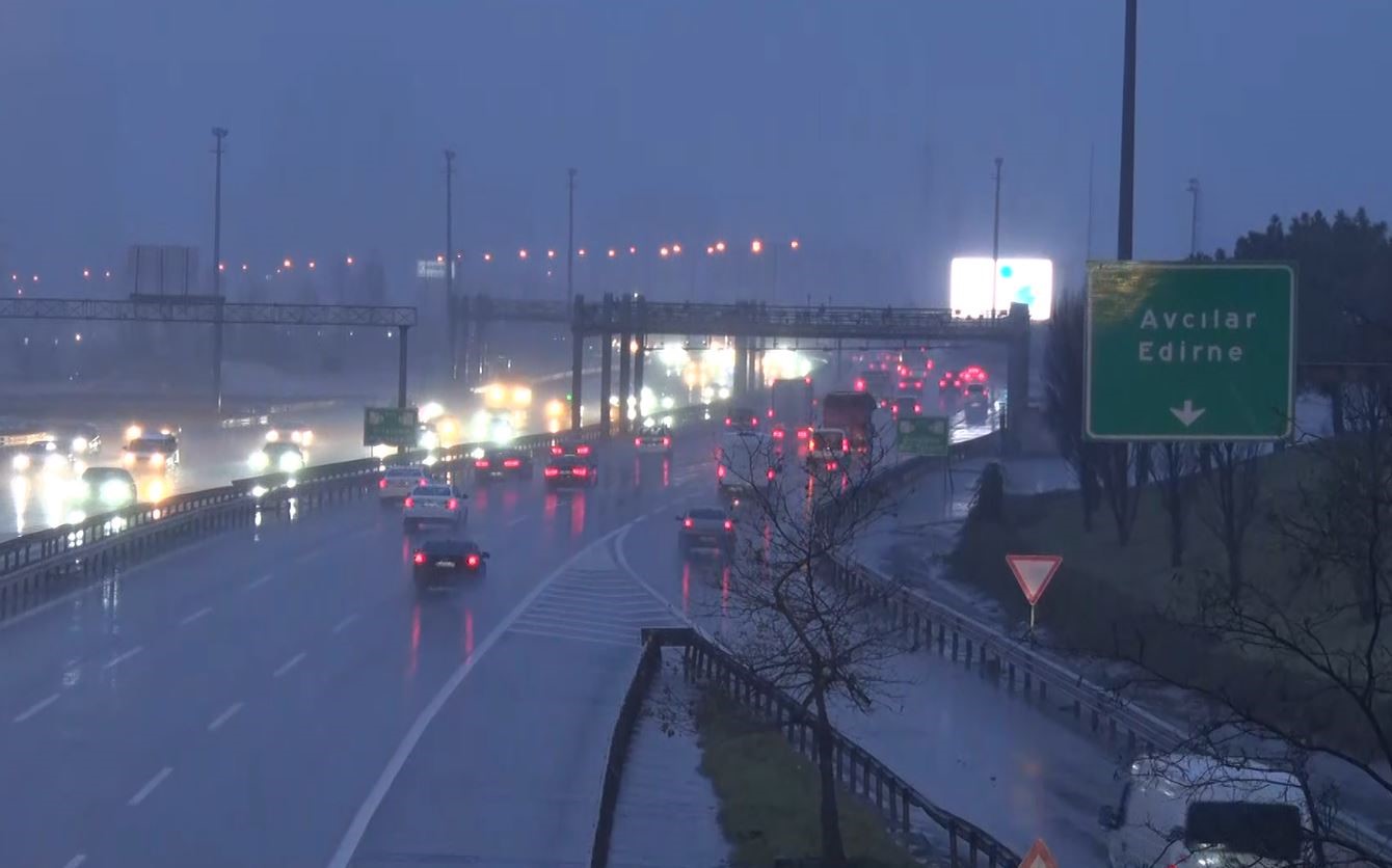 Bağcılar’da kar yağışı başladı
