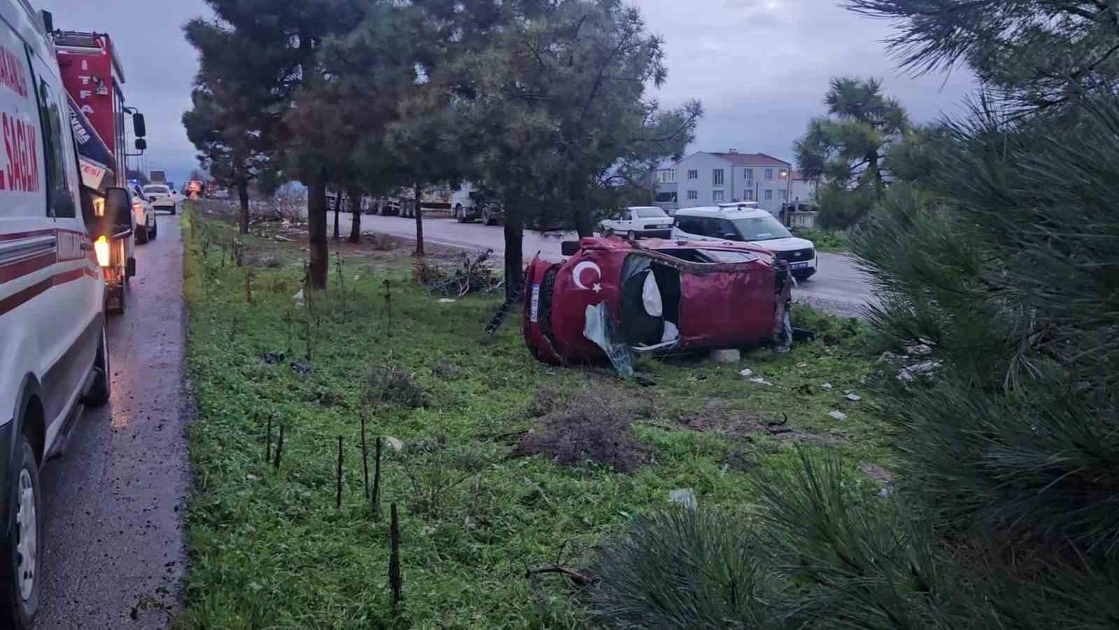 Balıkesir Çevre Yolu’nda takla atan otomobil yan yattı: 2 yaralı
Balıkesir Çevre Yolu’nda takla atan otomobil yan yattı: 2 yaralı