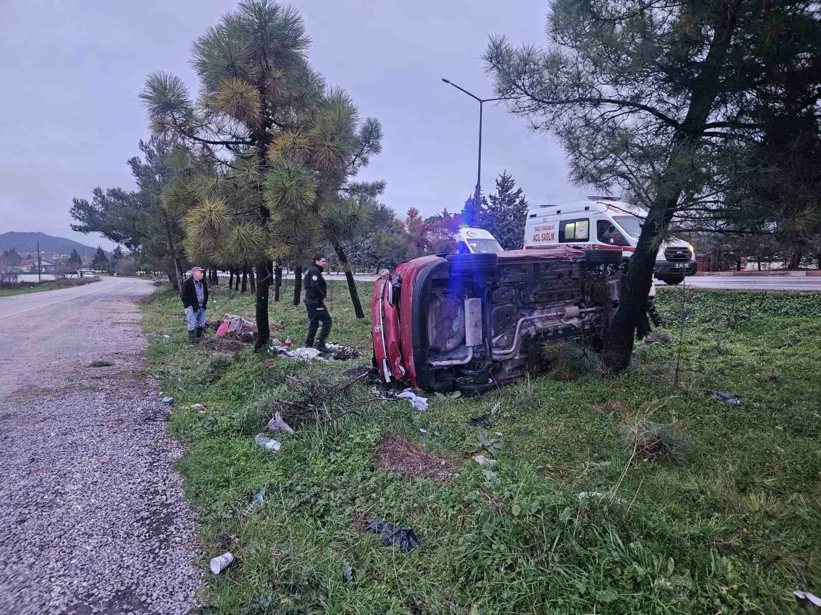 Balıkesir Çevre Yolu’nda takla atan otomobil yan yattı: 2 yaralı
Balıkesir Çevre Yolu’nda takla atan otomobil yan yattı: 2 yaralı