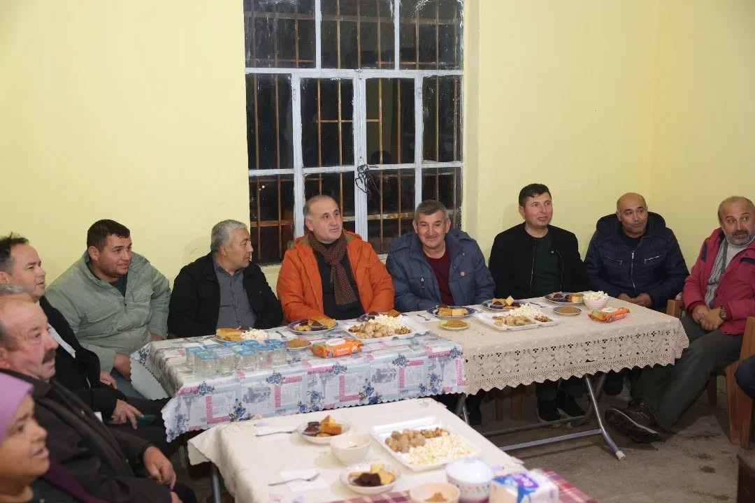 Başkan Kaya, vatandaşların sorunlarını dinledi
Başkan Kaya, vatandaşların sorunlarını dinledi