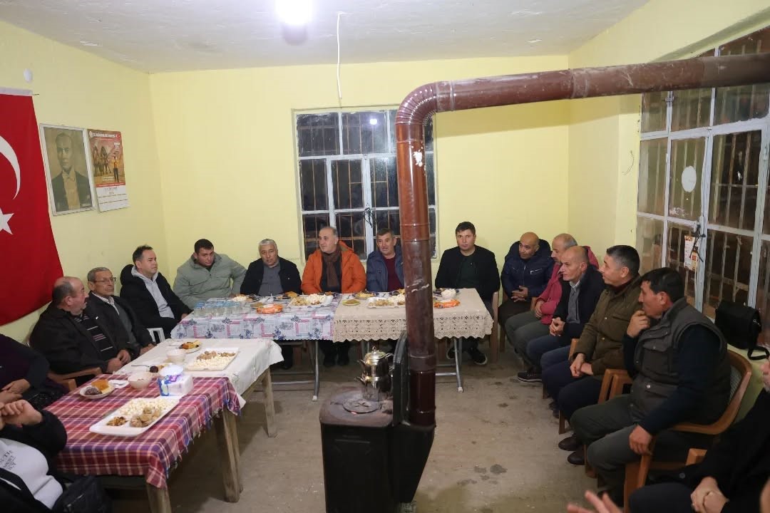 Başkan Kaya, vatandaşların sorunlarını dinledi
Başkan Kaya, vatandaşların sorunlarını dinledi