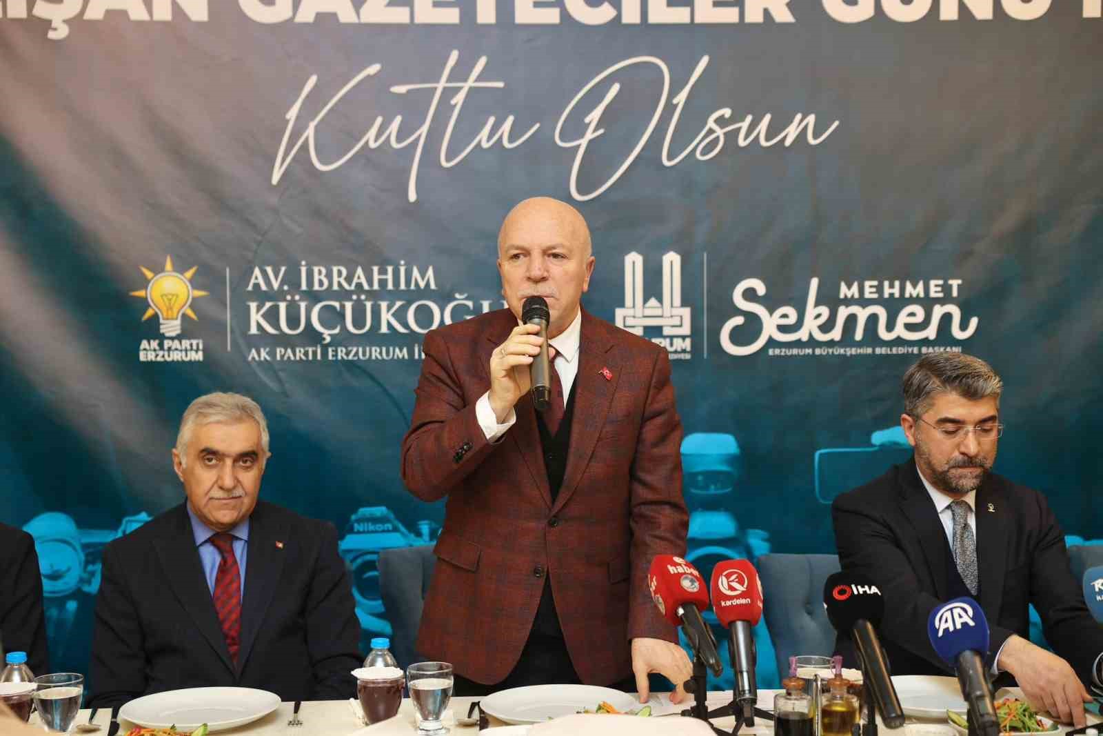 Başkan Sekmen ve Küçükoğlu medya mensuplarıyla buluştu
Başkan Sekmen ve Küçükoğlu medya mensuplarıyla buluştu