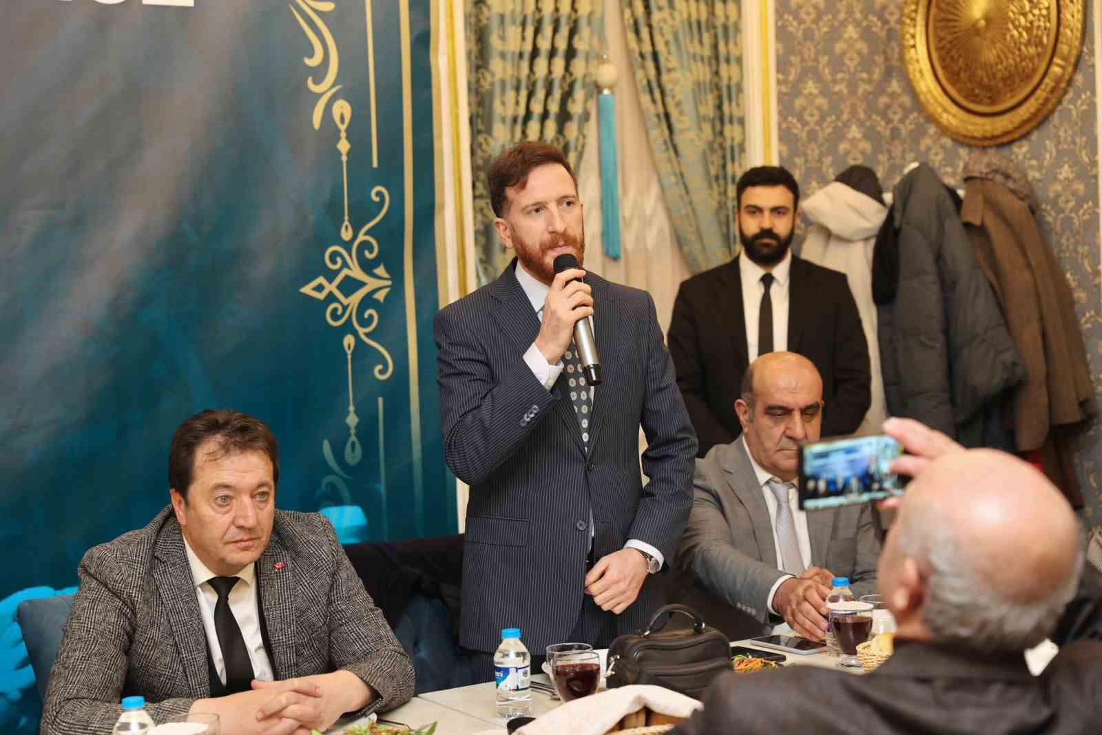 Başkan Sekmen ve Küçükoğlu medya mensuplarıyla buluştu
Başkan Sekmen ve Küçükoğlu medya mensuplarıyla buluştu