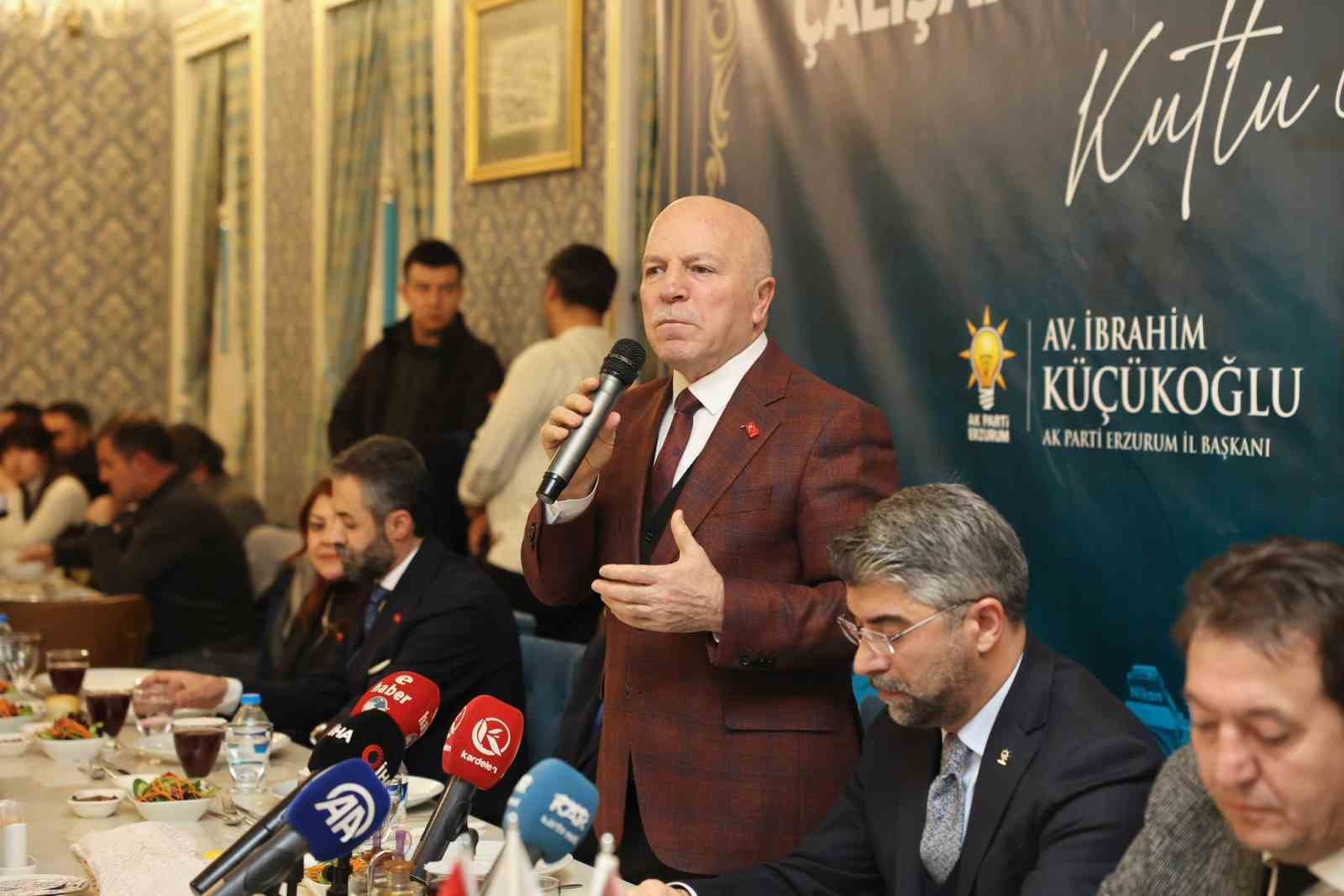 Başkan Sekmen ve Küçükoğlu medya mensuplarıyla buluştu
Başkan Sekmen ve Küçükoğlu medya mensuplarıyla buluştu