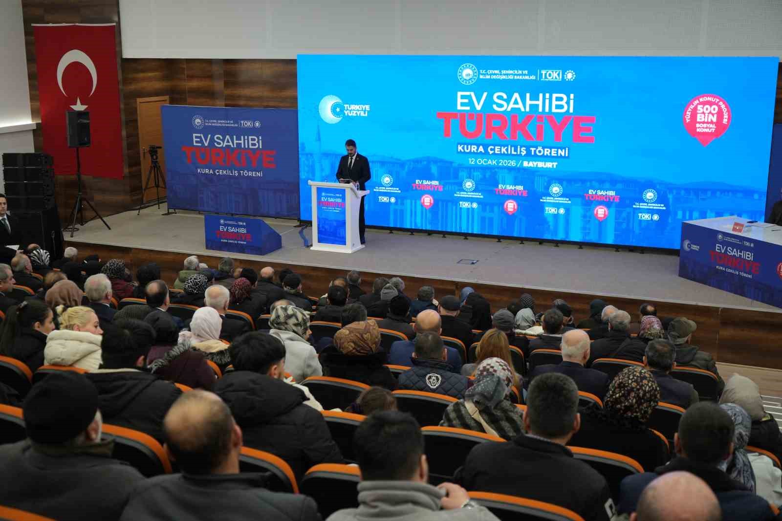 Bayburt’ta TOKİ kura çekimleri yapıldı: 723 konutun hak sahipleri belirlendi
Bayburt’ta TOKİ kura çekimleri yapıldı: 723 konutun hak sahipleri belirlendi