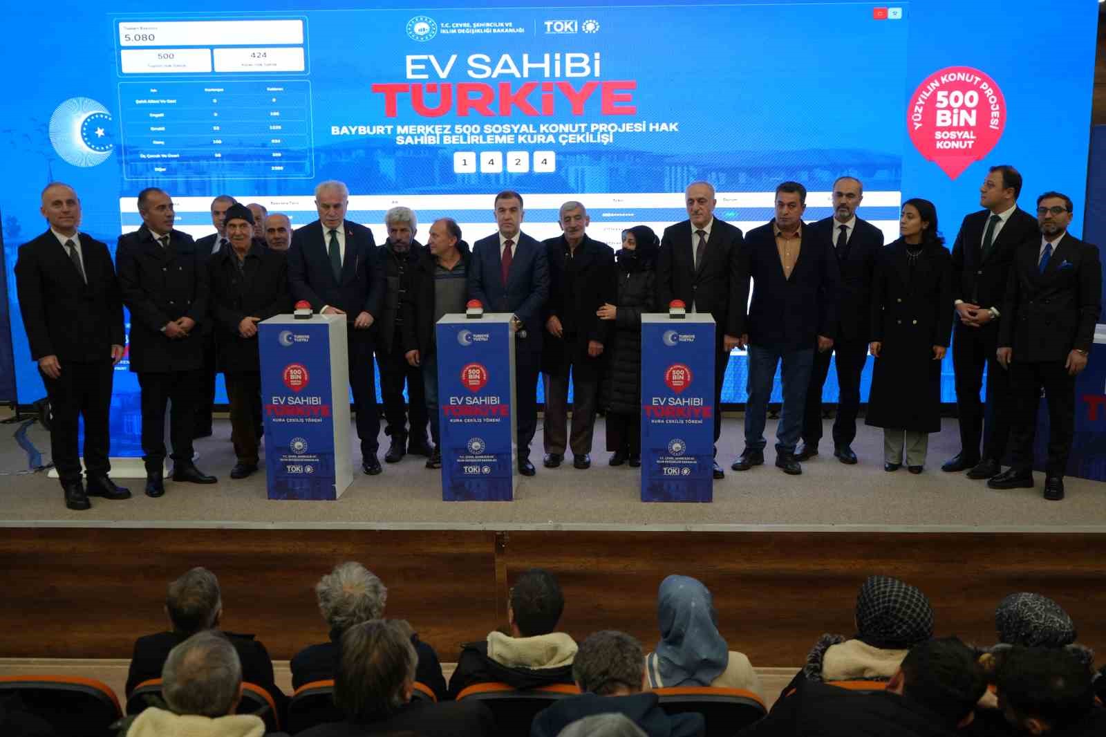 Bayburt’ta TOKİ kura çekimleri yapıldı: 723 konutun hak sahipleri belirlendi
Bayburt’ta TOKİ kura çekimleri yapıldı: 723 konutun hak sahipleri belirlendi