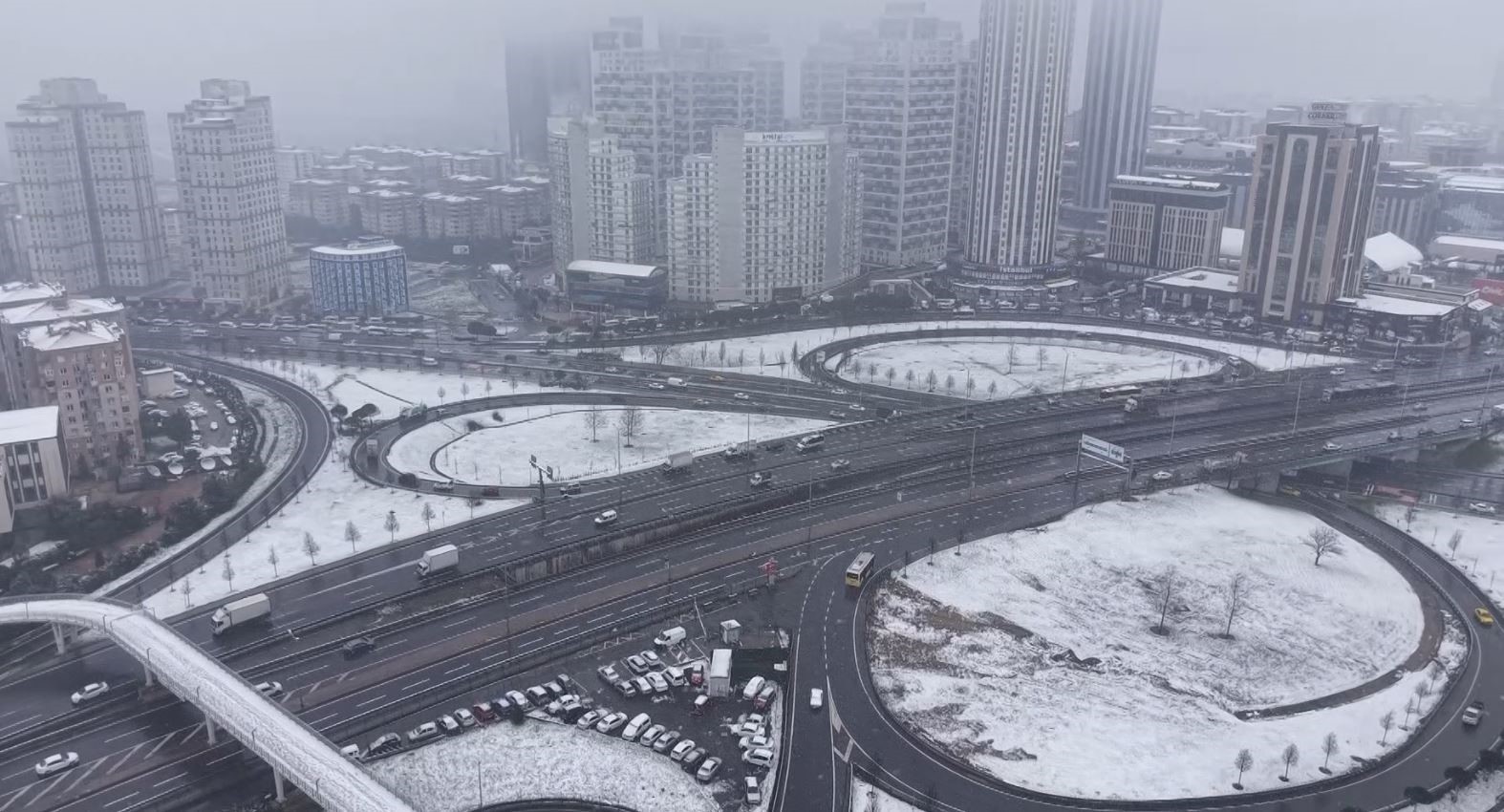 Beyaza bürünen Esenyurt havadan görüntülendi
