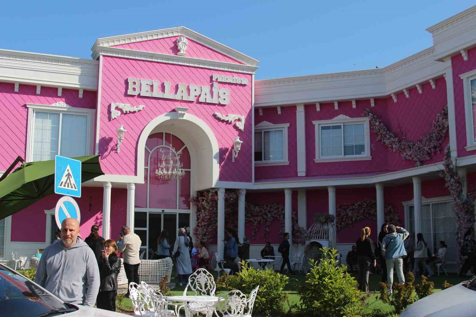 Binlerce kişiyi dolandırdığı iddia edilmişti: Güney Afrika’da güzellik merkezi açmış
Binlerce kişiyi dolandırdığı iddia edilmişti: Güney Afrika’da güzellik merkezi açmış