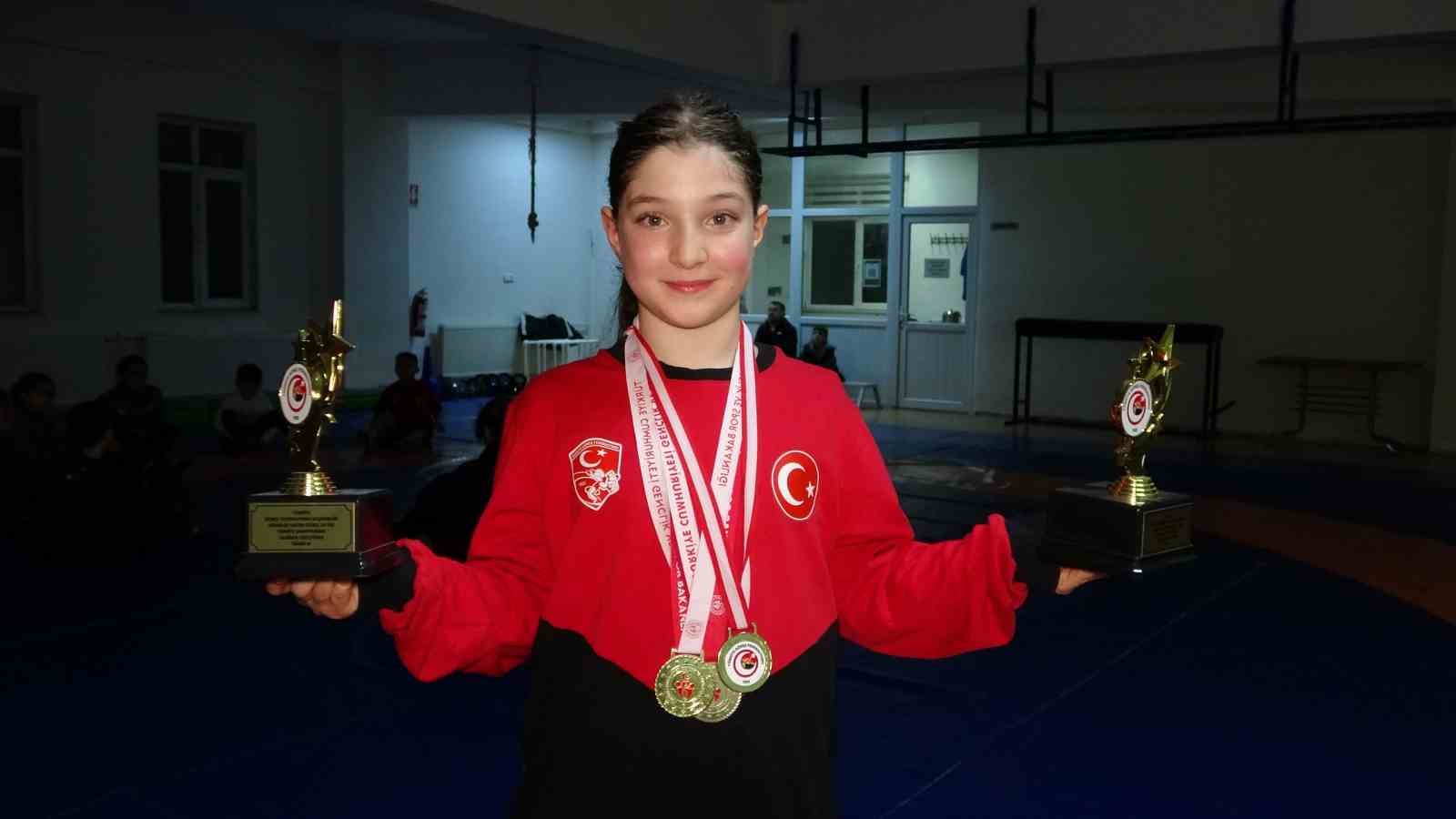 Bir yetenek taraması hayatını değiştirdi 10 yaşındaki güreşçi Asya, Türkiye şampiyonu oldu
