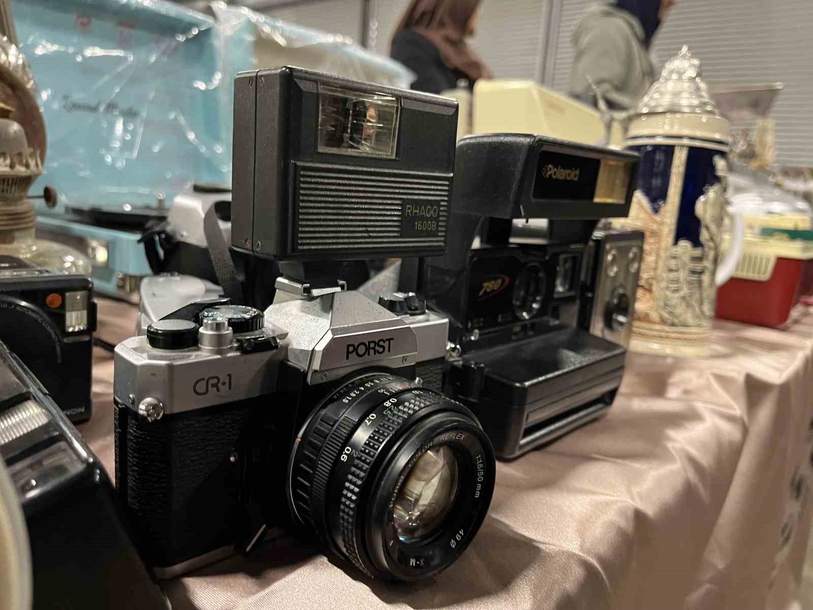 Bu pazarda tezgahtakiler geçmişe götürüyor
