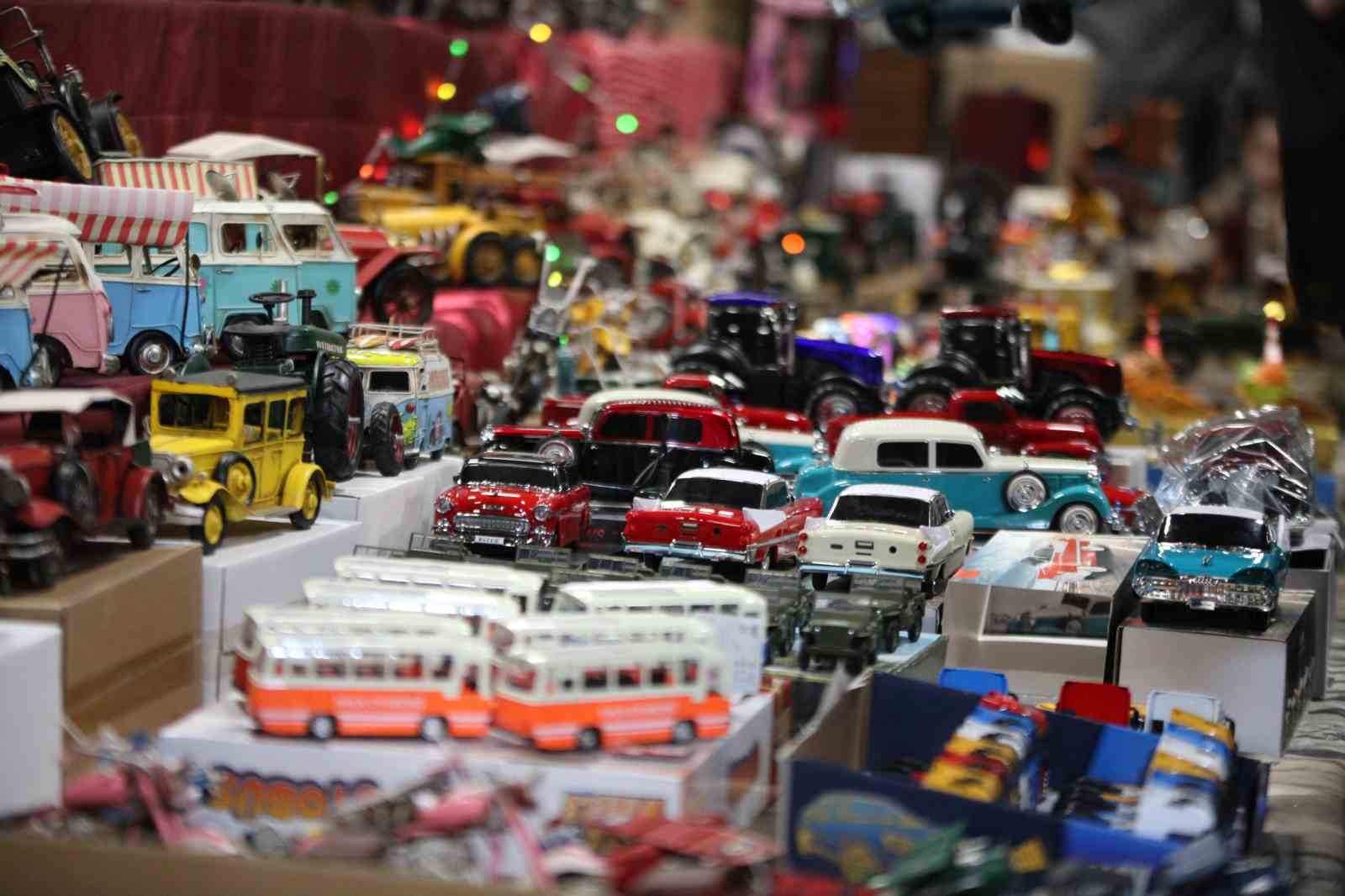 Bu pazarda tezgahtakiler geçmişe götürüyor
