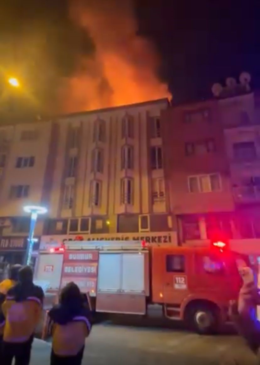 Burdur’da 4 katlı binada korkutan yangın
Burdur’da 4 katlı binada korkutan yangın