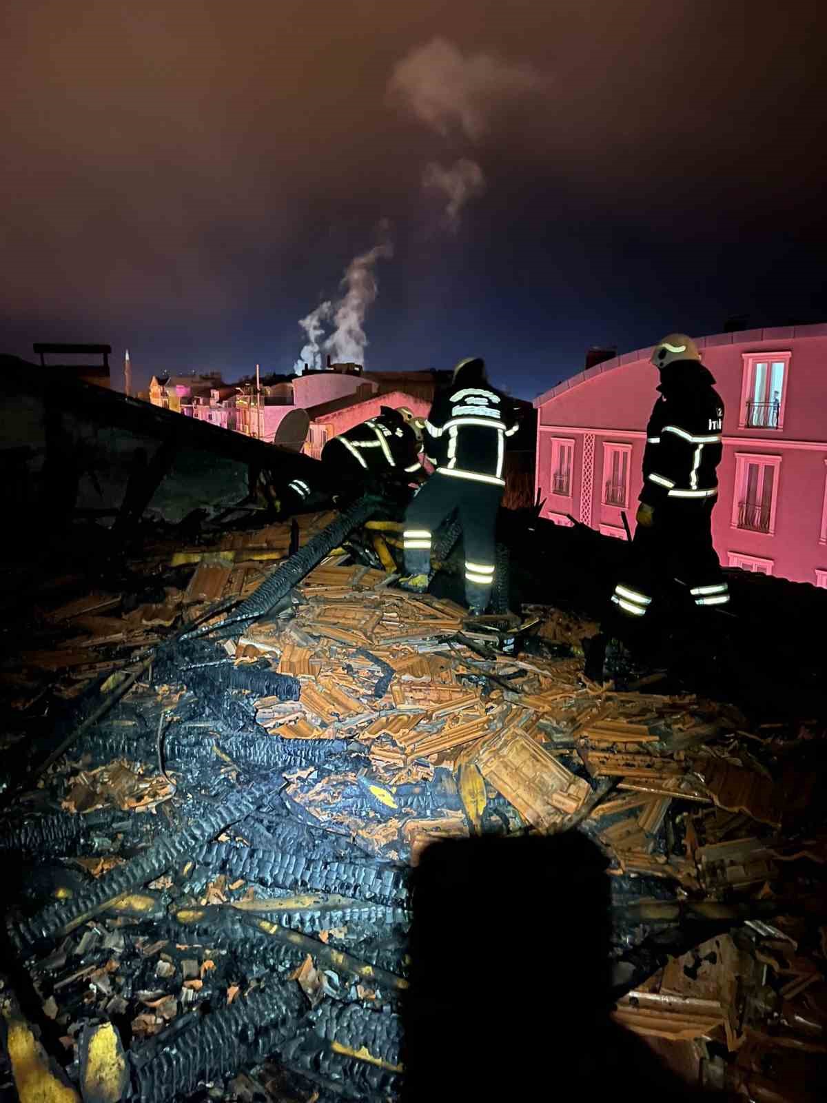 Burdur’da 4 katlı binada korkutan yangın
Burdur’da 4 katlı binada korkutan yangın