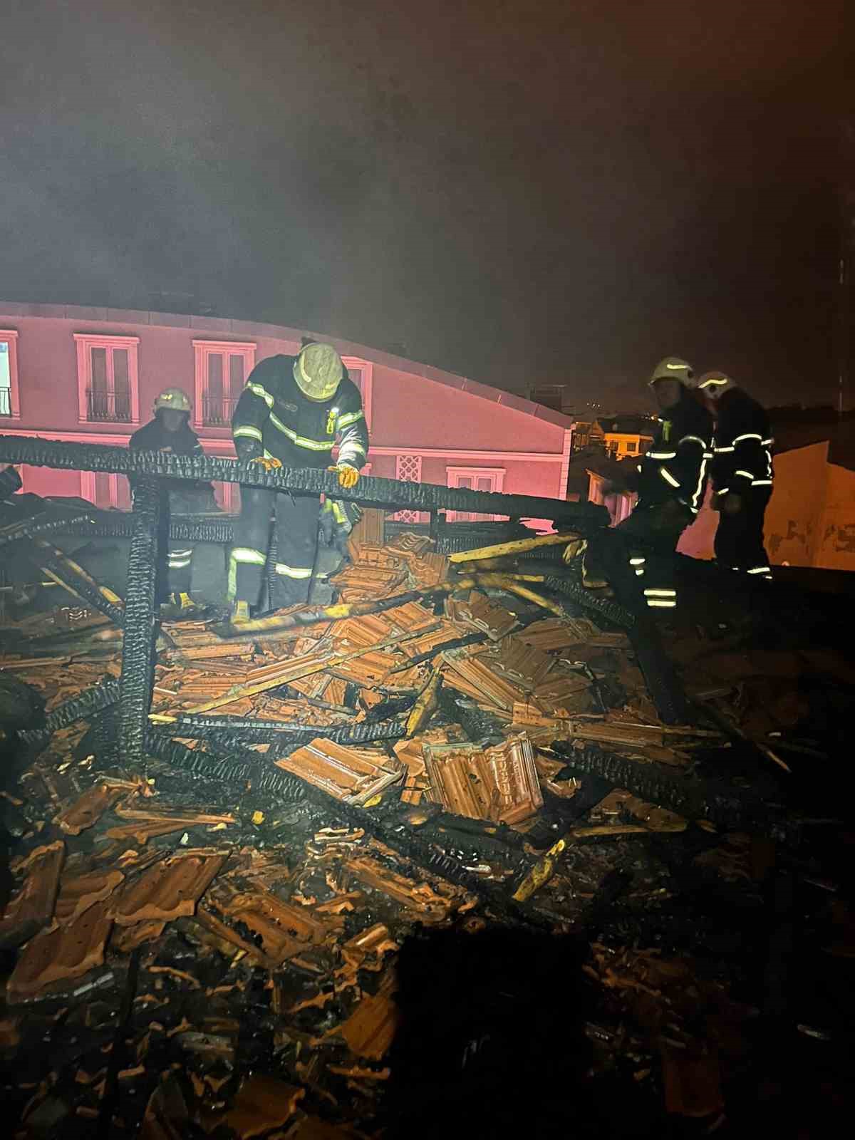 Burdur’da 4 katlı binada korkutan yangın
Burdur’da 4 katlı binada korkutan yangın