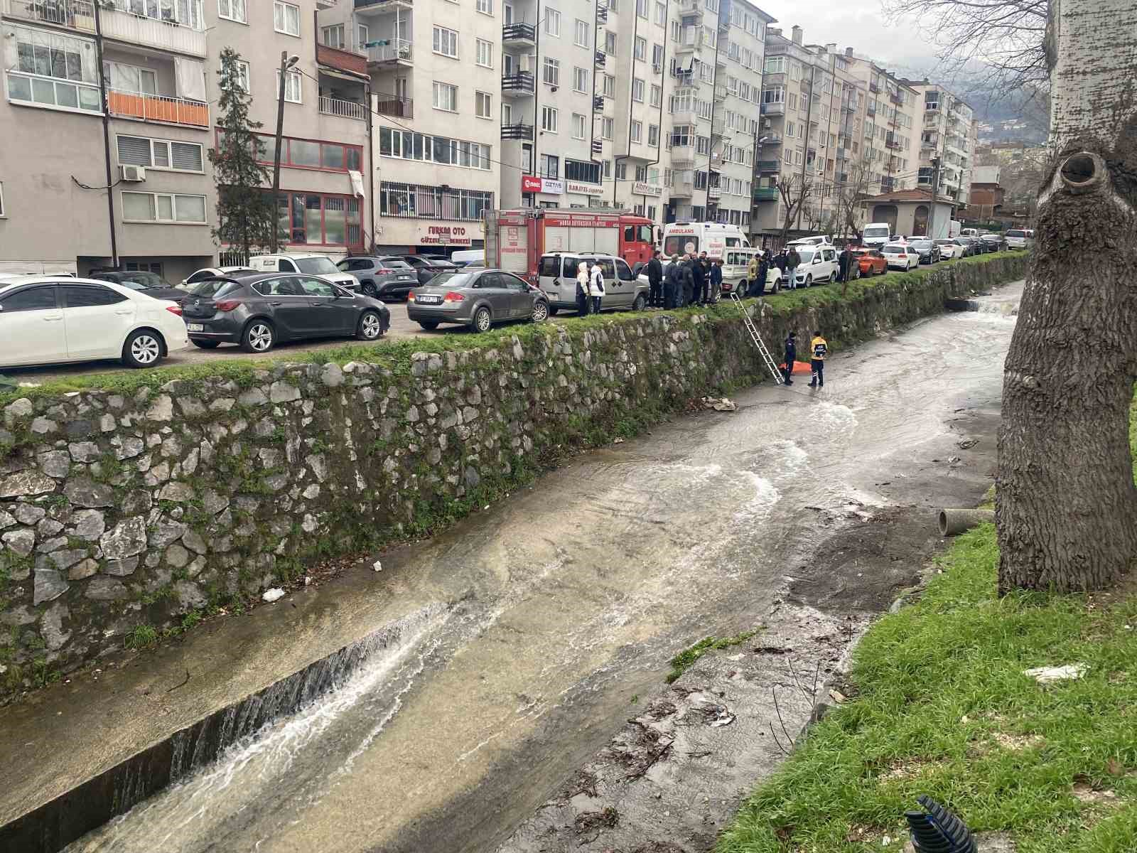 Bursa’da dereye düşen şahıs hayatını kaybetti
