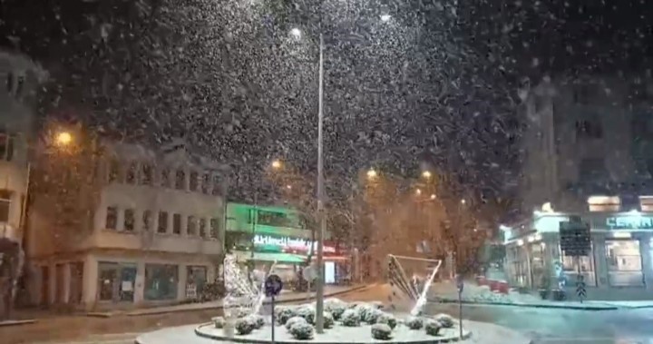 Bursa’da kar yağışı etkisini göstermeye başladı
