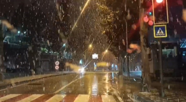Bursa’da kar yağışı etkisini göstermeye başladı
