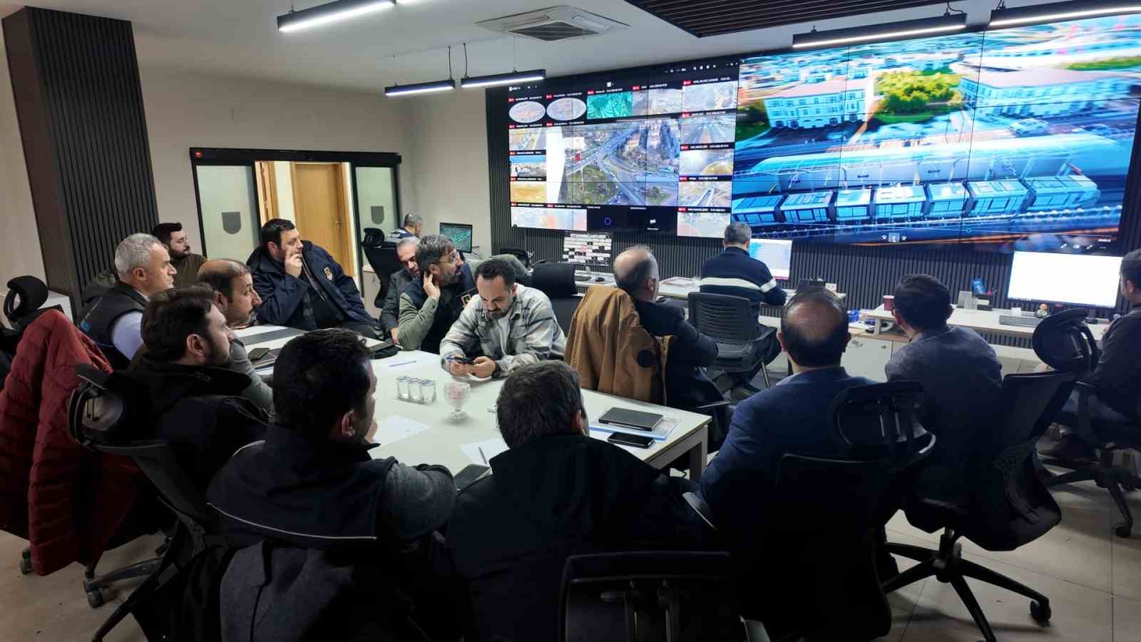 Büyükşehir’de sel ve su baskınlarına karşı kritik toplantı
