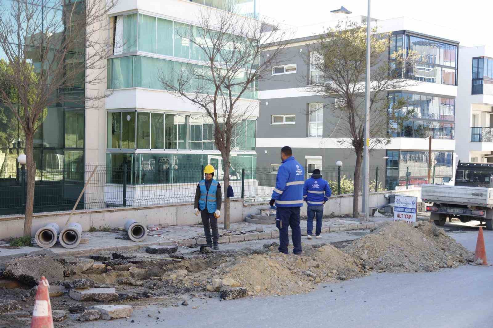 Büyükşehir’in Kuşadası’nda altyapı çalışmaları sürüyor
