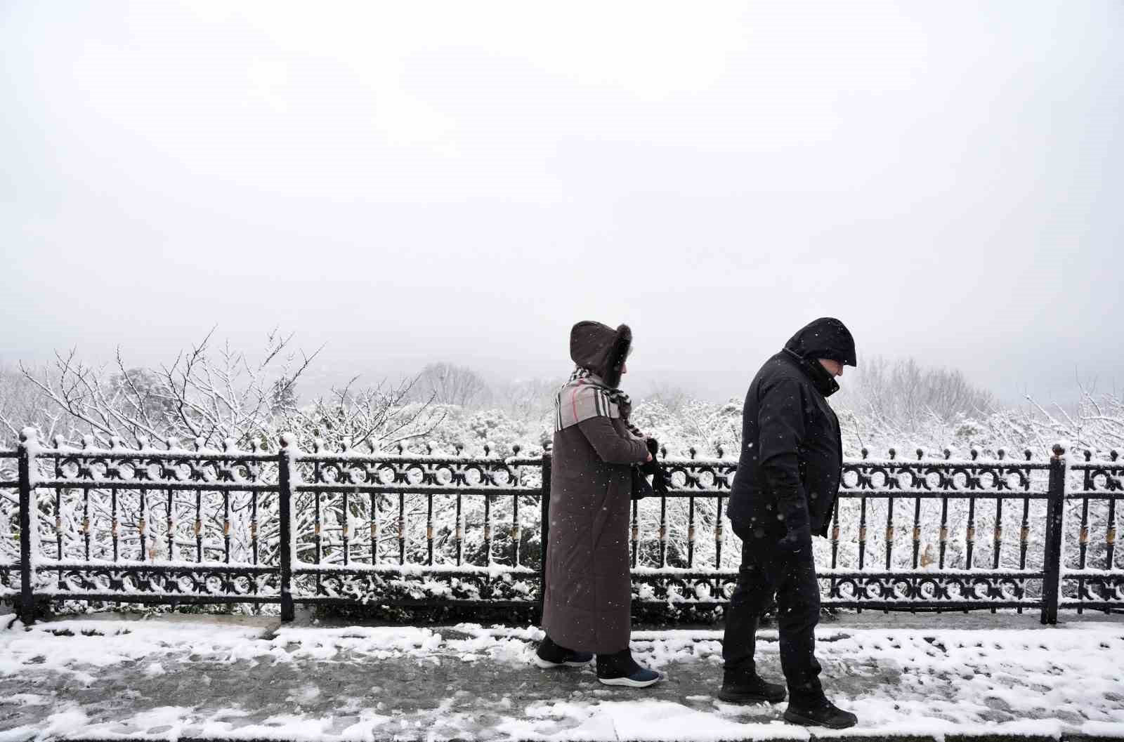 Çamlıca’da etkili olan kar yağışı havadan görüntülendi
